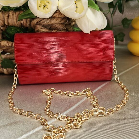 Authentic Louis Vuitton Porte Monnaie Tresor Epi Wallet With Conversion Chain - Picture 5 of 17